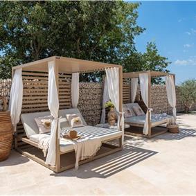 4 bedroom villa with indoor and outdoor pools in Galižana, Istria, sleeps up to 8